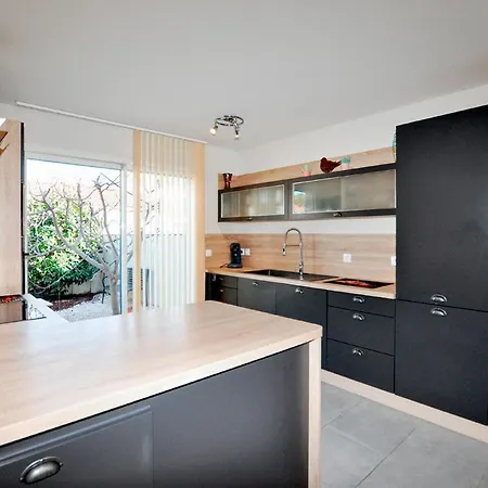 2 Bedroom Stunning In Bas Elne Casa de Férias
